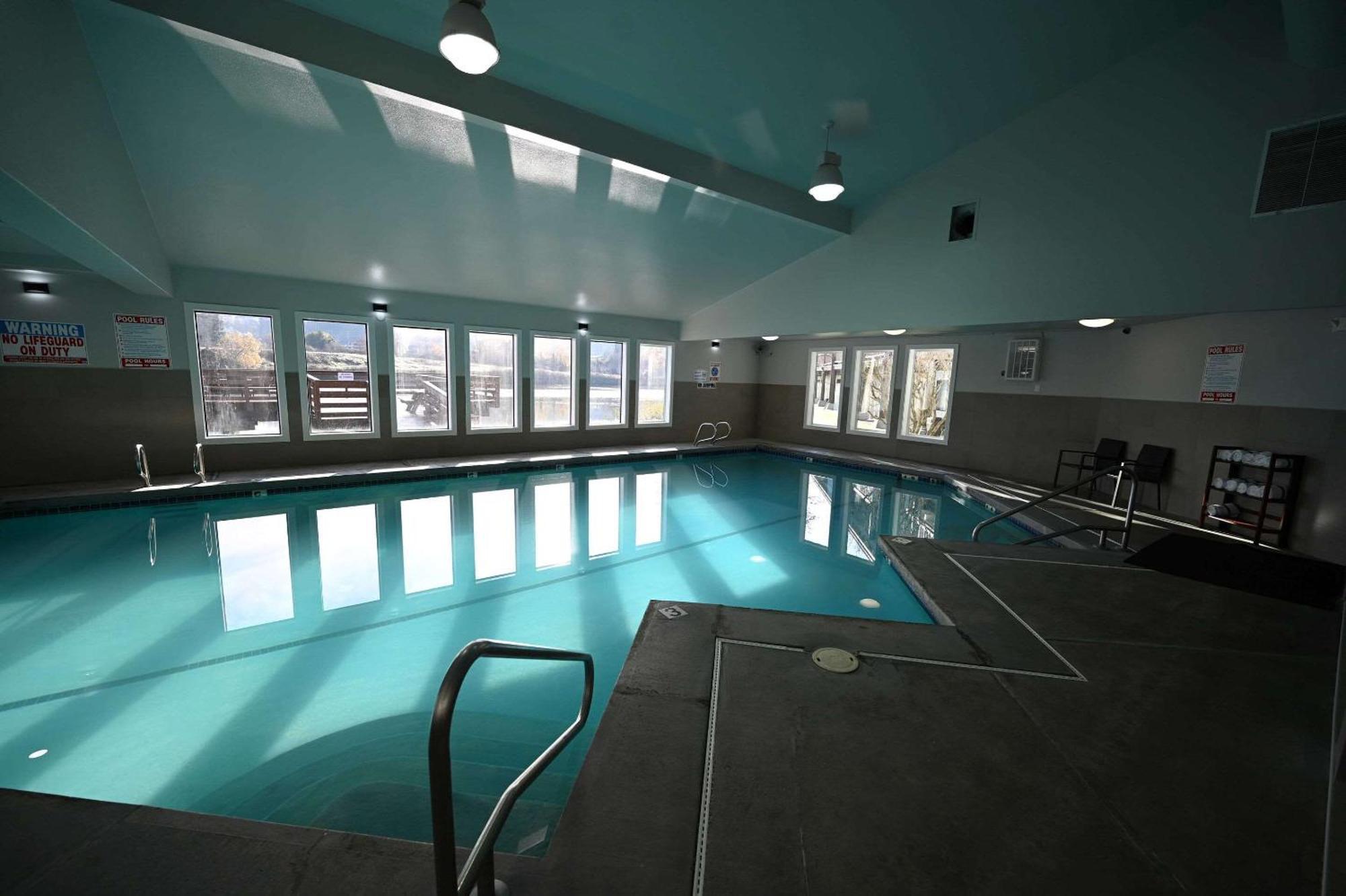 Edgewater Inn And Suites, Ascend Hotel Collection Кус-Бей Экстерьер фото