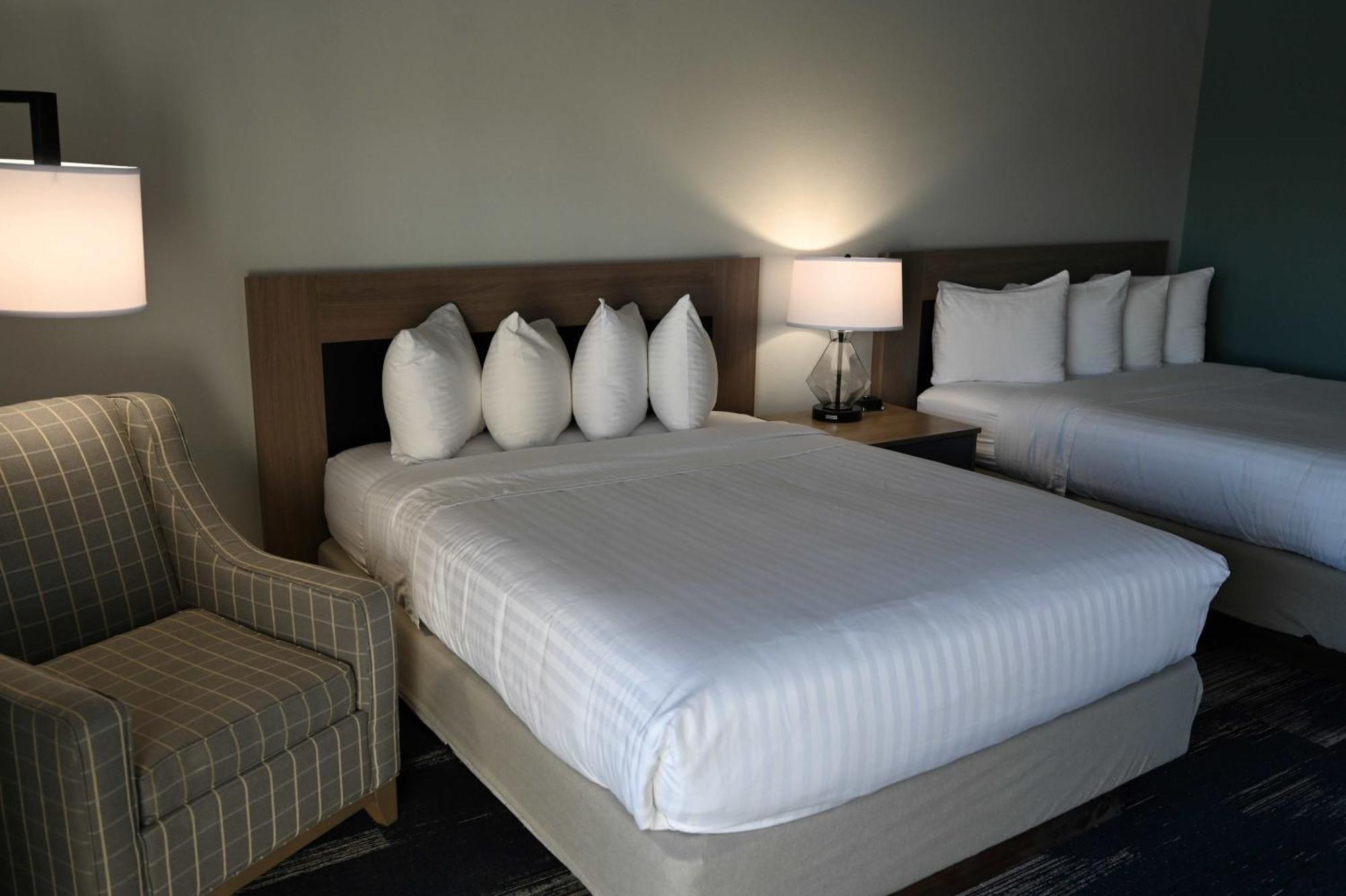 Edgewater Inn And Suites, Ascend Hotel Collection Кус-Бей Экстерьер фото