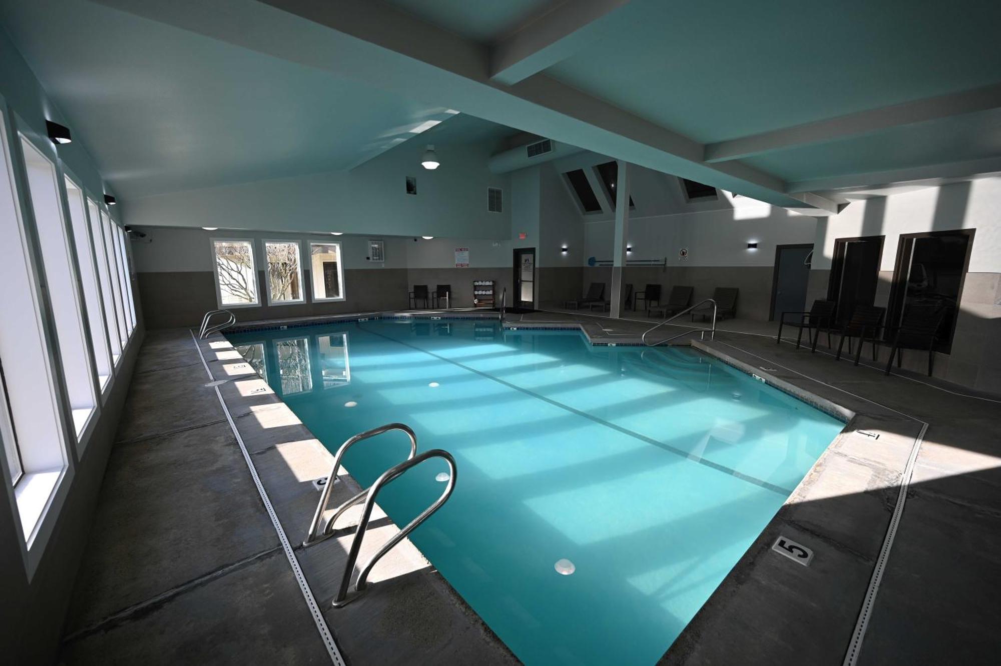 Edgewater Inn And Suites, Ascend Hotel Collection Кус-Бей Экстерьер фото