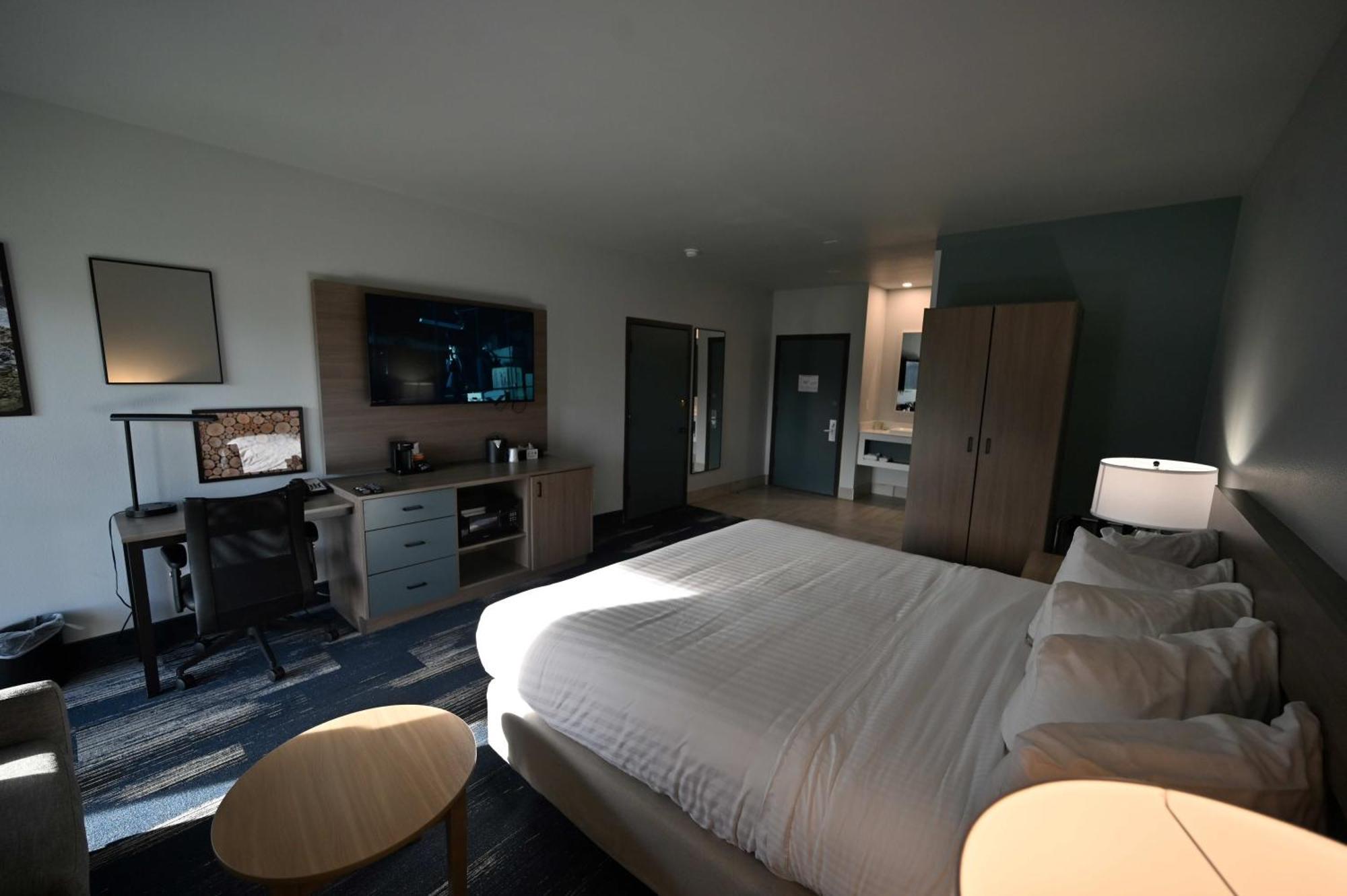 Edgewater Inn And Suites, Ascend Hotel Collection Кус-Бей Экстерьер фото