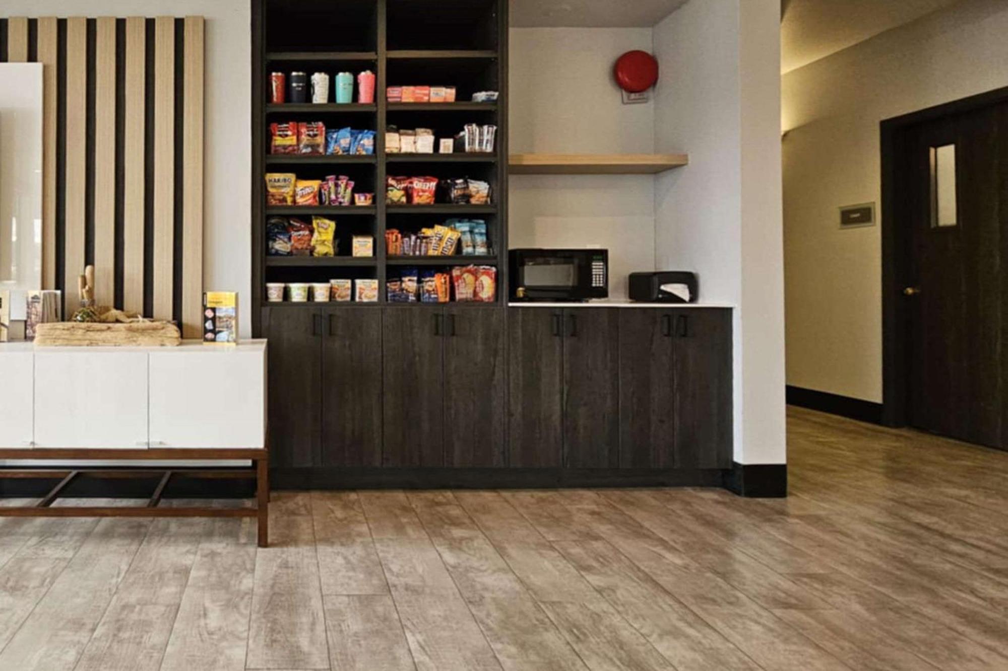 Edgewater Inn And Suites, Ascend Hotel Collection Кус-Бей Экстерьер фото