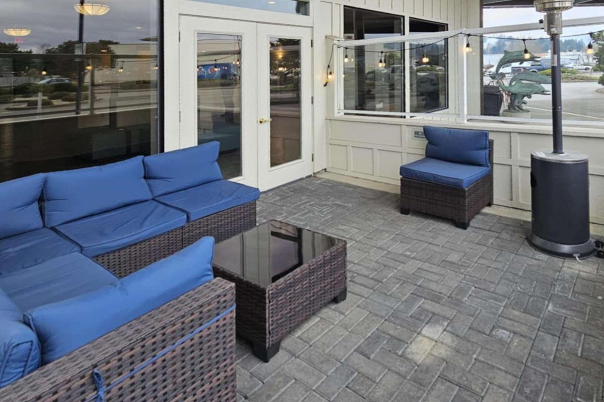 Edgewater Inn And Suites, Ascend Hotel Collection Кус-Бей Экстерьер фото