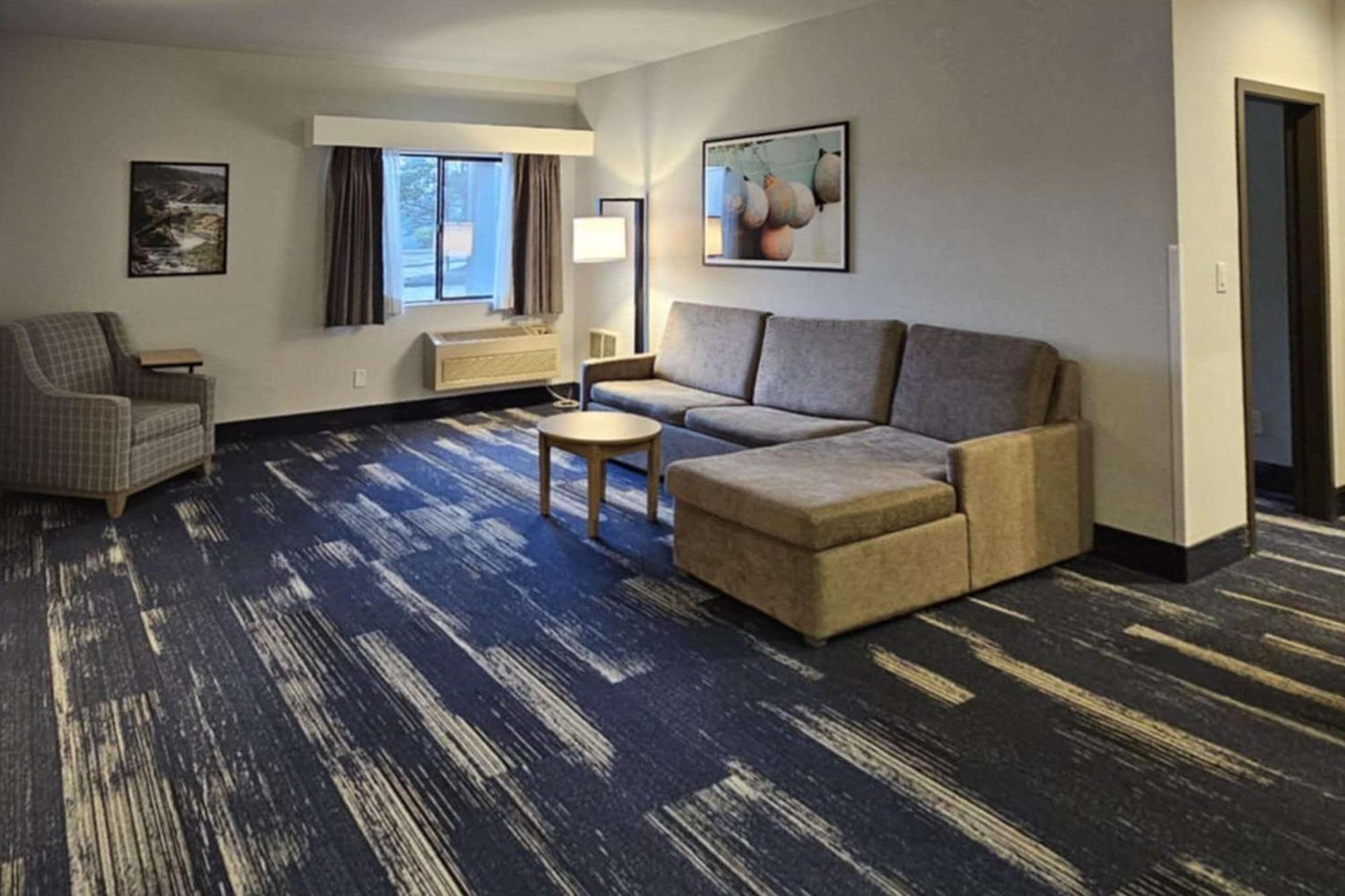 Edgewater Inn And Suites, Ascend Hotel Collection Кус-Бей Экстерьер фото