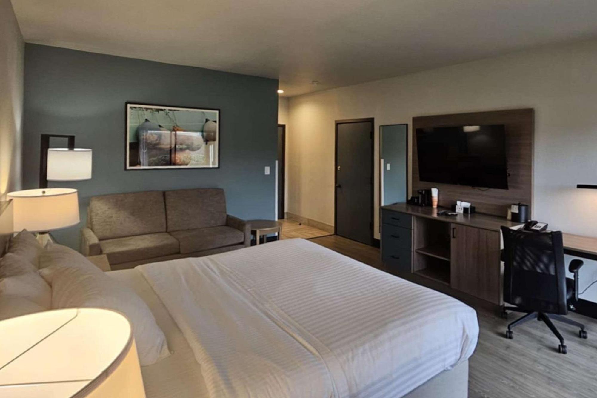 Edgewater Inn And Suites, Ascend Hotel Collection Кус-Бей Экстерьер фото