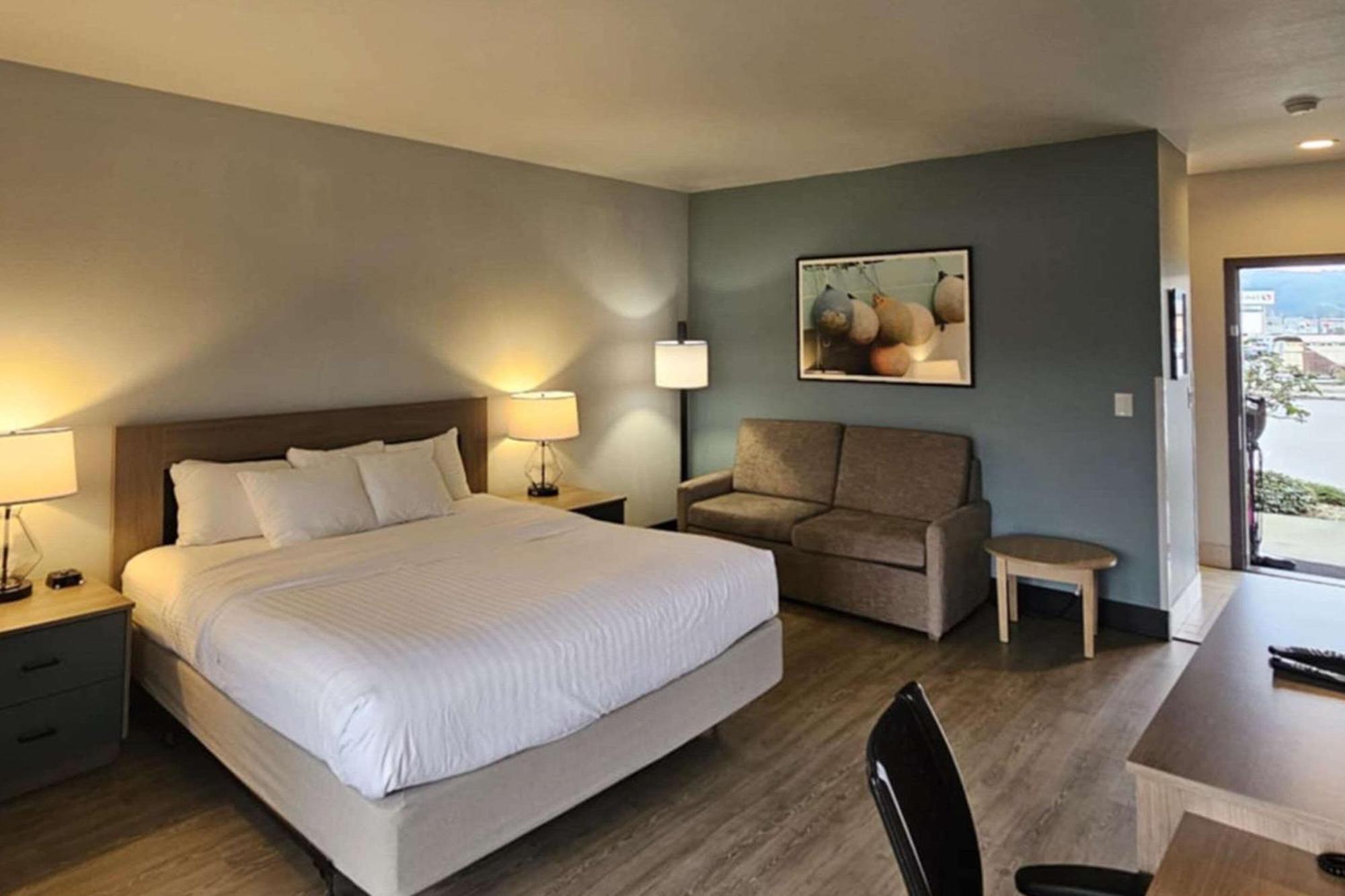 Edgewater Inn And Suites, Ascend Hotel Collection Кус-Бей Экстерьер фото