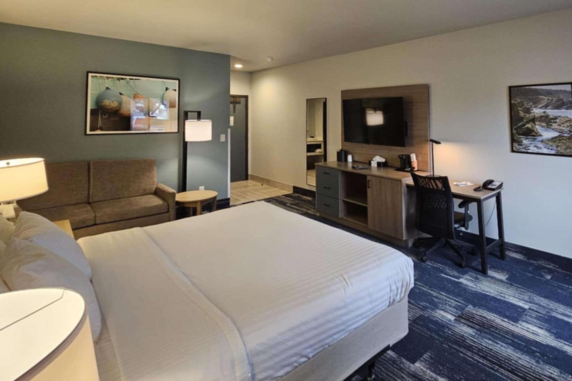 Edgewater Inn And Suites, Ascend Hotel Collection Кус-Бей Экстерьер фото