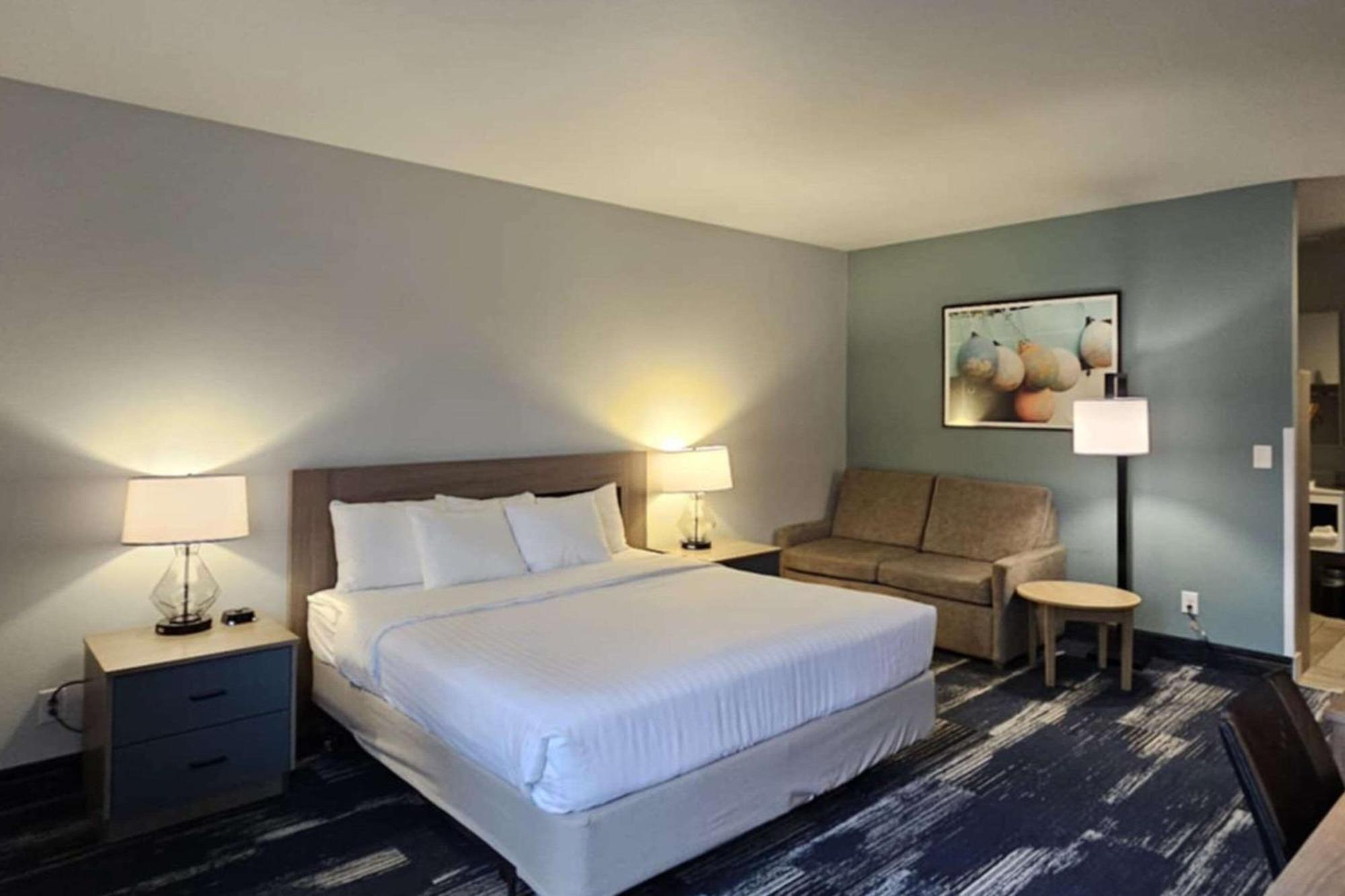 Edgewater Inn And Suites, Ascend Hotel Collection Кус-Бей Экстерьер фото