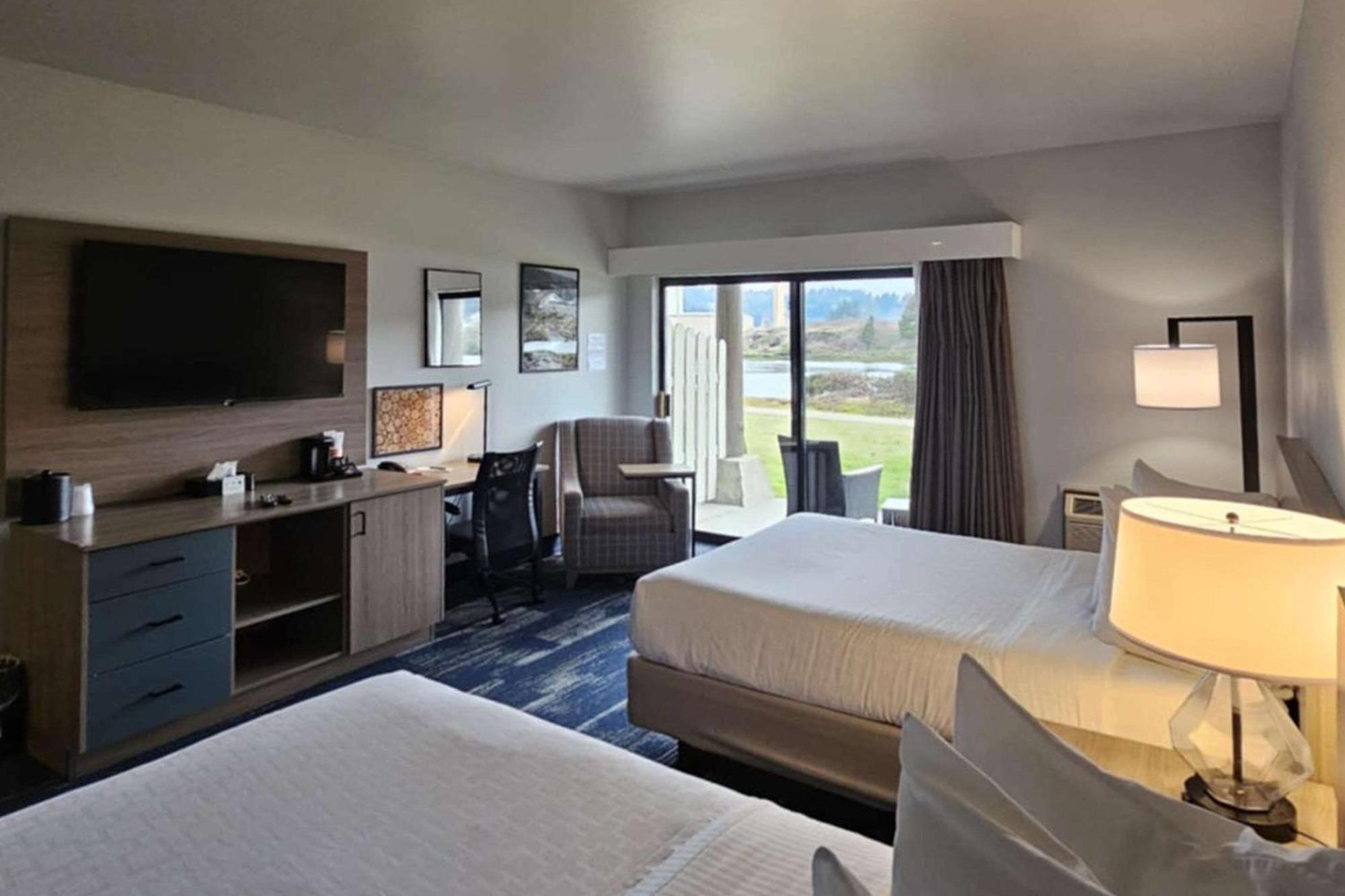 Edgewater Inn And Suites, Ascend Hotel Collection Кус-Бей Экстерьер фото