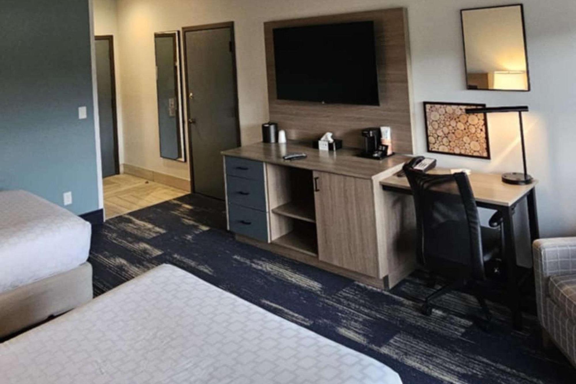 Edgewater Inn And Suites, Ascend Hotel Collection Кус-Бей Экстерьер фото