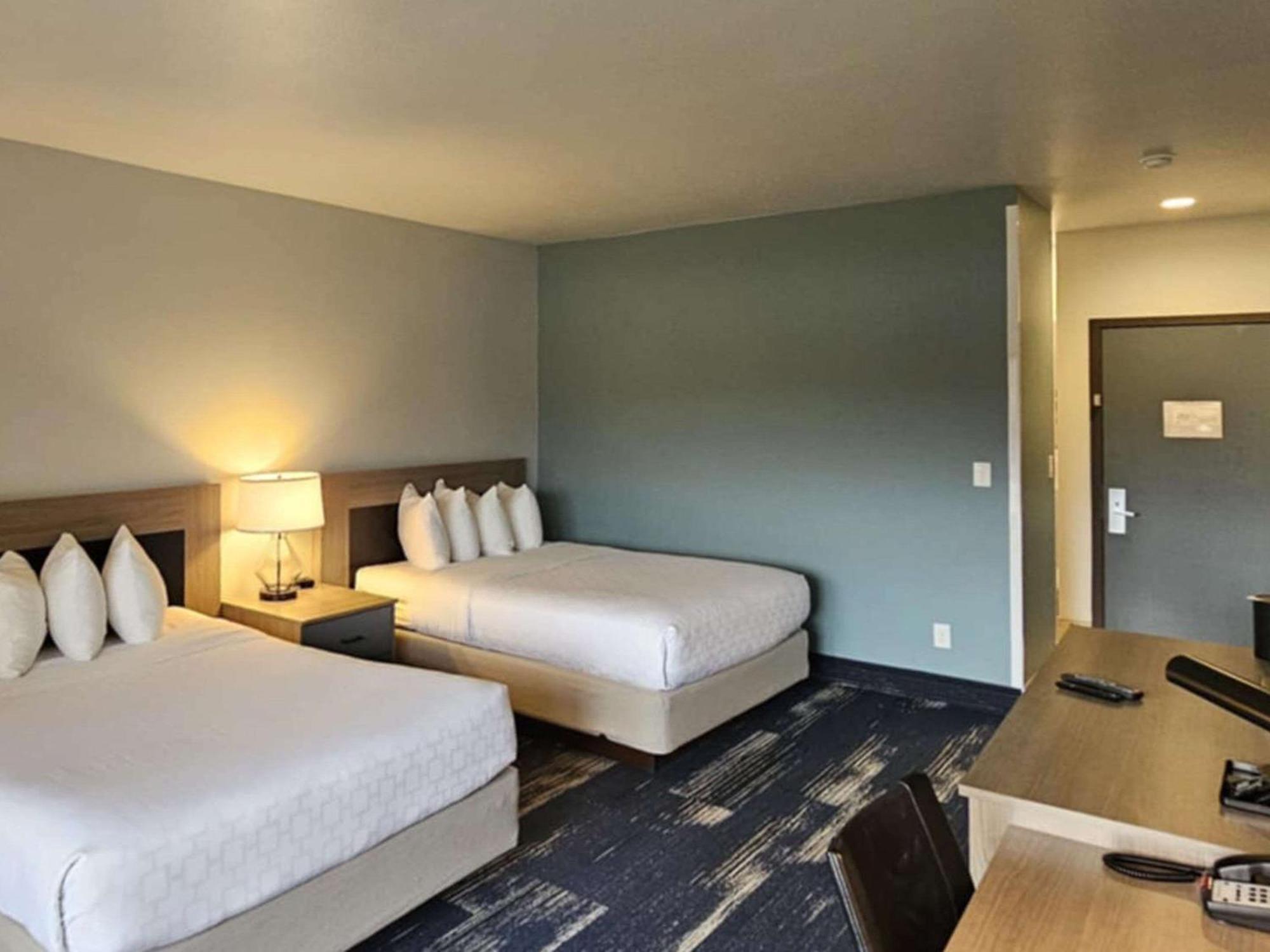 Edgewater Inn And Suites, Ascend Hotel Collection Кус-Бей Экстерьер фото