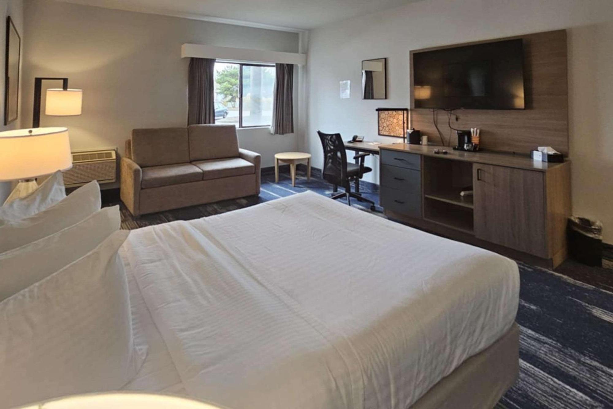 Edgewater Inn And Suites, Ascend Hotel Collection Кус-Бей Экстерьер фото