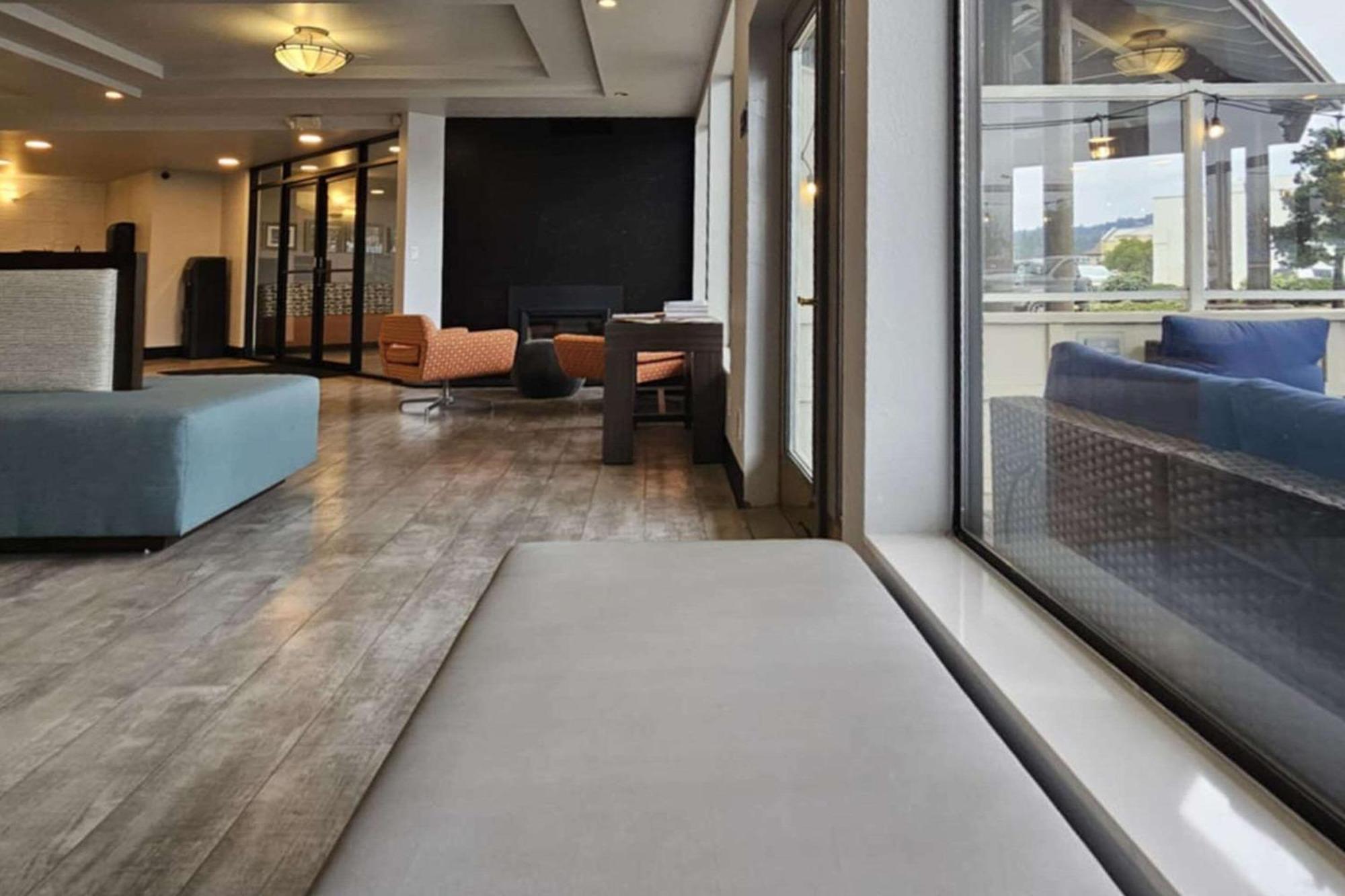Edgewater Inn And Suites, Ascend Hotel Collection Кус-Бей Экстерьер фото