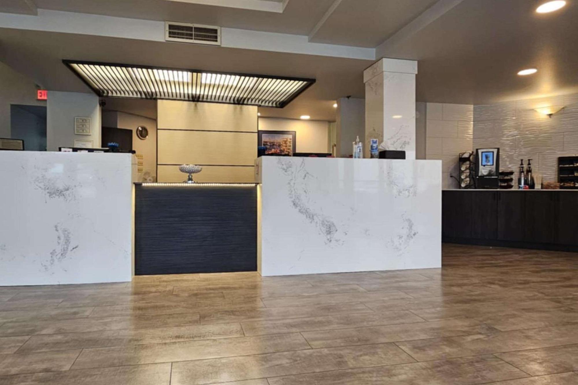 Edgewater Inn And Suites, Ascend Hotel Collection Кус-Бей Экстерьер фото