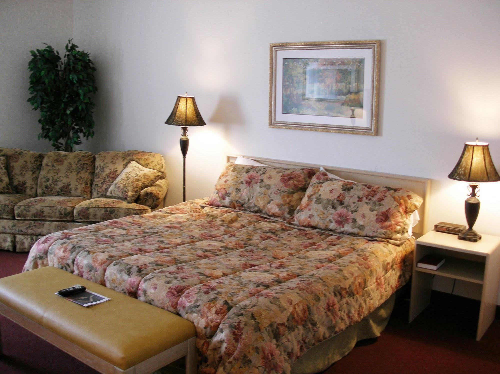 Edgewater Inn And Suites, Ascend Hotel Collection Кус-Бей Экстерьер фото